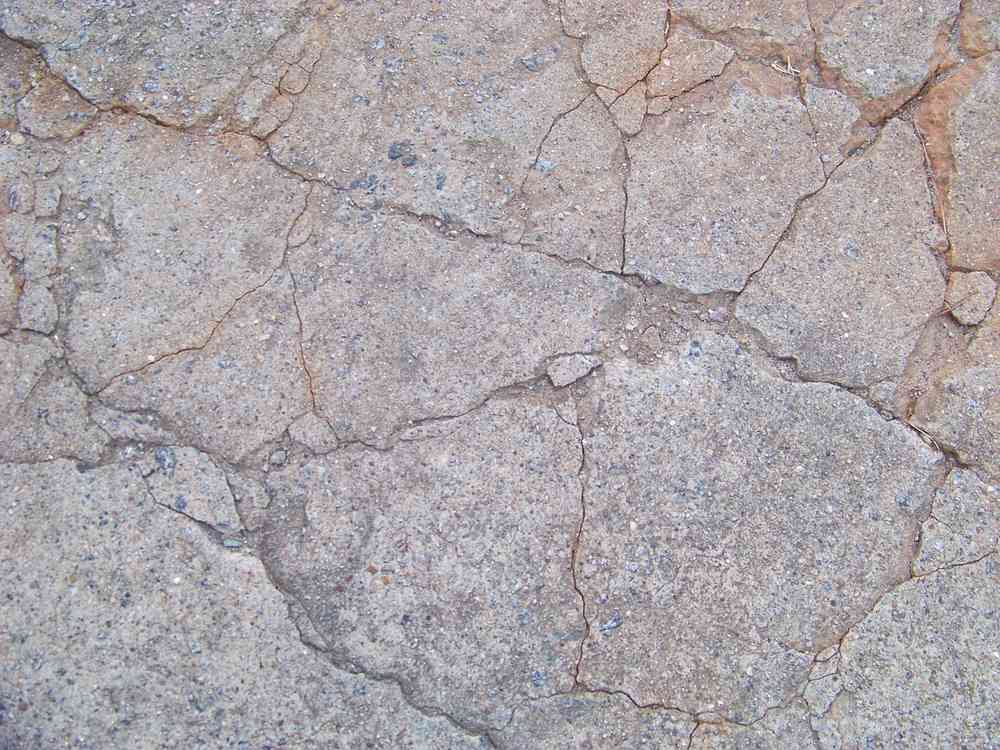 Dalle d'atelier déformée par le gel : reprendre le sol dans le bon ordre